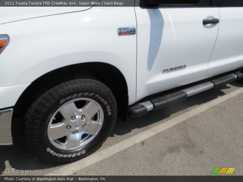 Super White / Sand Beige 2011 Toyota Tundra TRD CrewMax 4x4