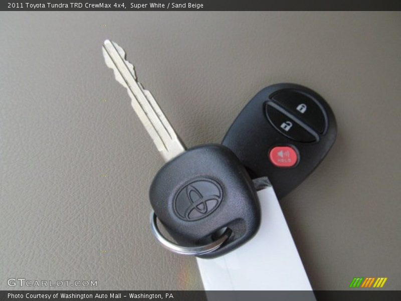 Super White / Sand Beige 2011 Toyota Tundra TRD CrewMax 4x4