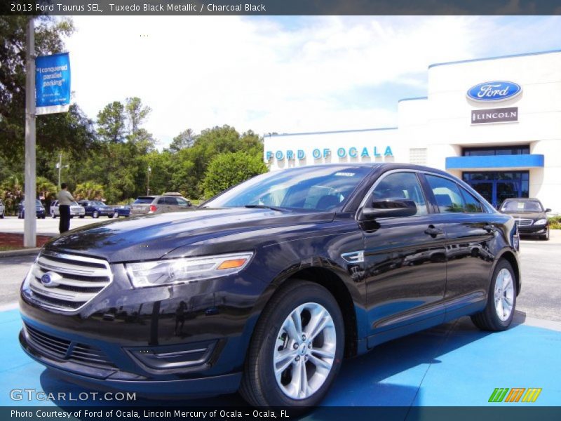 Tuxedo Black Metallic / Charcoal Black 2013 Ford Taurus SEL
