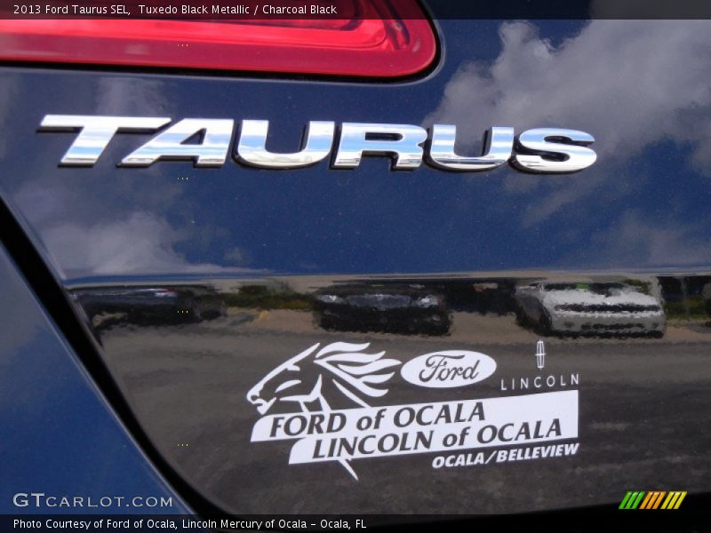 Tuxedo Black Metallic / Charcoal Black 2013 Ford Taurus SEL