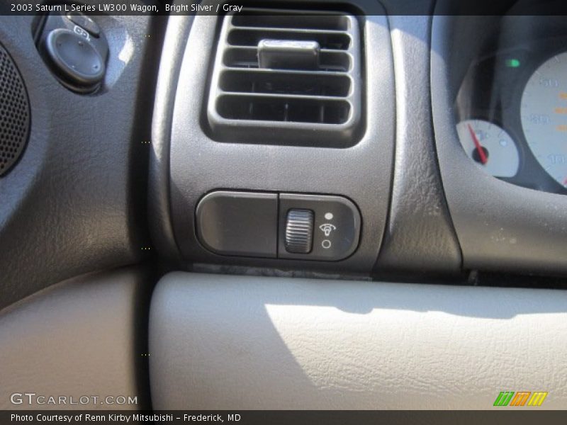 Bright Silver / Gray 2003 Saturn L Series LW300 Wagon