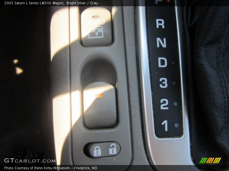 Bright Silver / Gray 2003 Saturn L Series LW300 Wagon