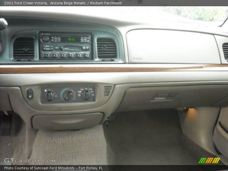 Arizona Beige Metallic / Medium Parchment 2001 Ford Crown Victoria