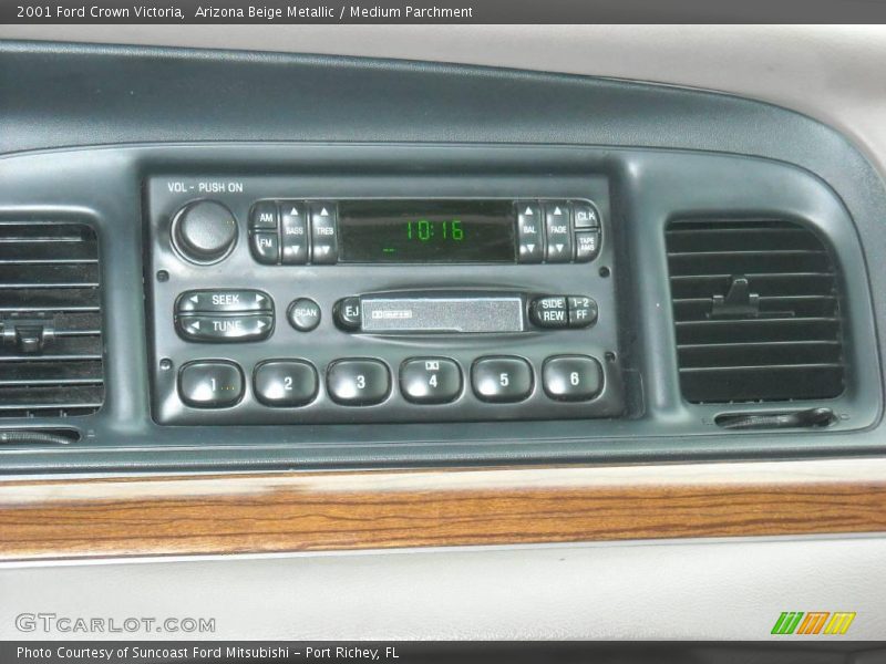 Arizona Beige Metallic / Medium Parchment 2001 Ford Crown Victoria