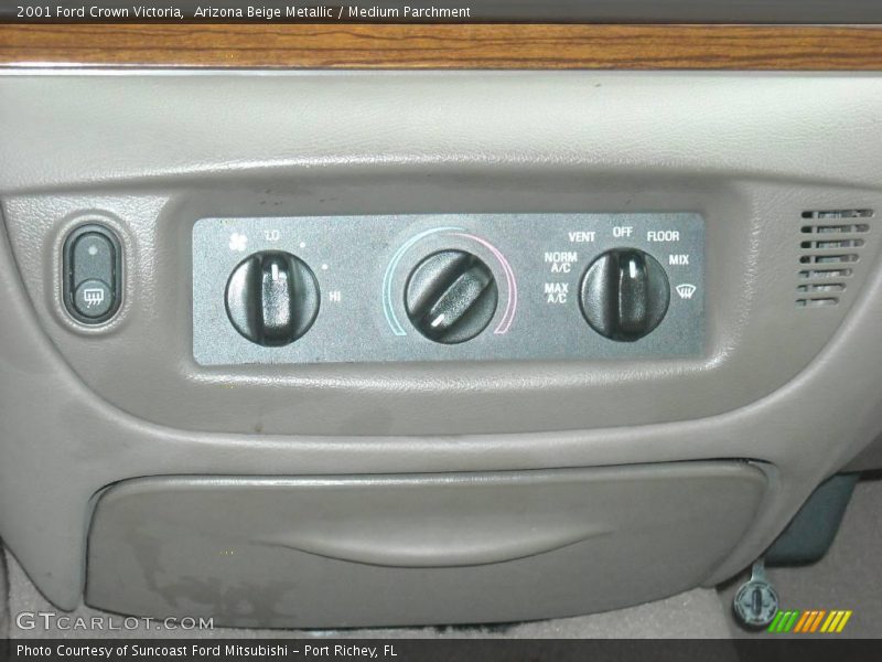 Arizona Beige Metallic / Medium Parchment 2001 Ford Crown Victoria