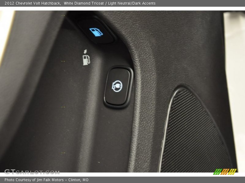 White Diamond Tricoat / Light Neutral/Dark Accents 2012 Chevrolet Volt Hatchback