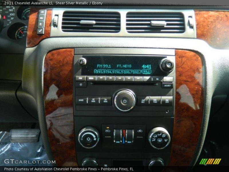 Sheer Silver Metallic / Ebony 2011 Chevrolet Avalanche LS