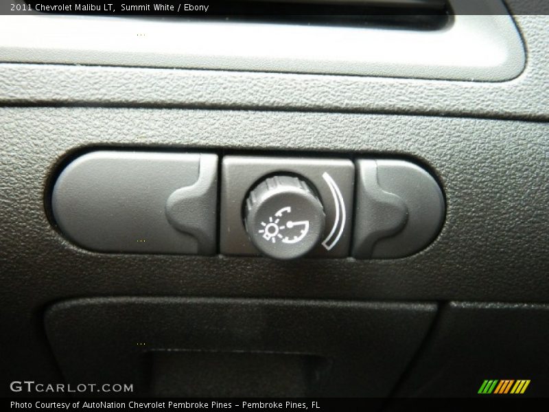 Summit White / Ebony 2011 Chevrolet Malibu LT
