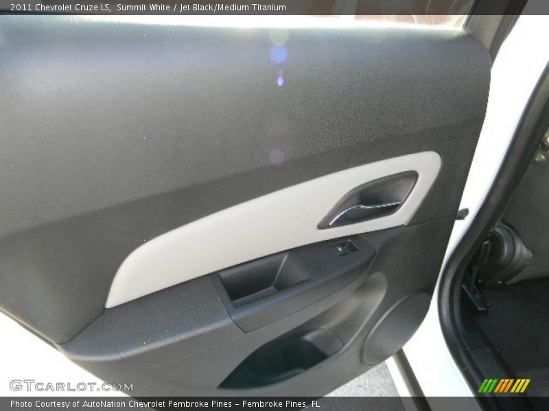 Summit White / Jet Black/Medium Titanium 2011 Chevrolet Cruze LS
