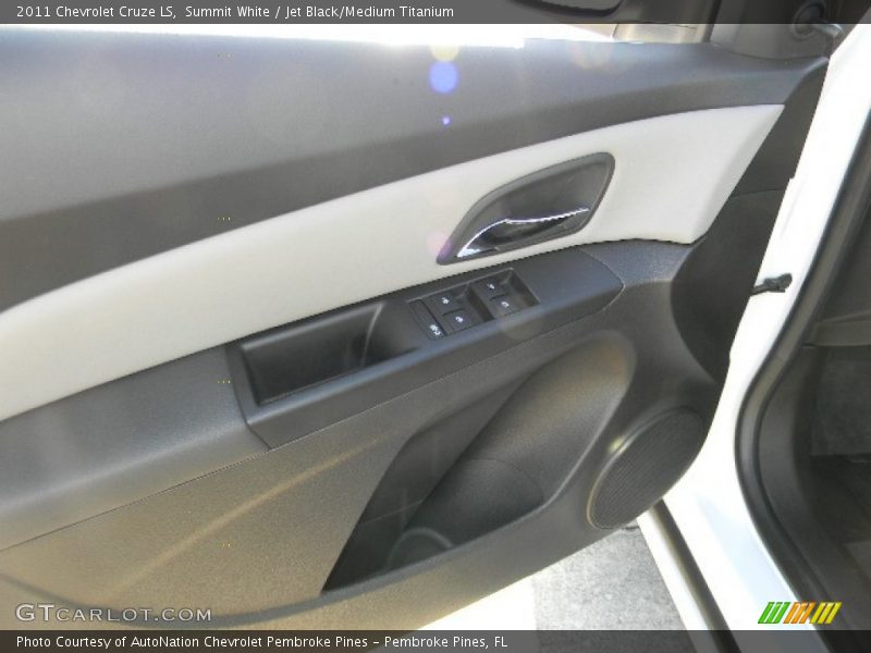 Summit White / Jet Black/Medium Titanium 2011 Chevrolet Cruze LS