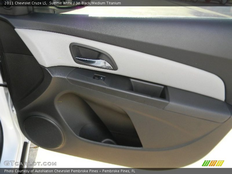 Summit White / Jet Black/Medium Titanium 2011 Chevrolet Cruze LS