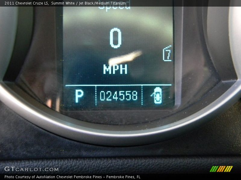 Summit White / Jet Black/Medium Titanium 2011 Chevrolet Cruze LS