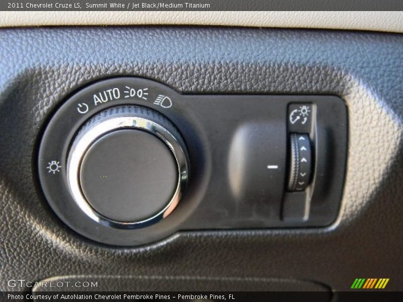 Summit White / Jet Black/Medium Titanium 2011 Chevrolet Cruze LS