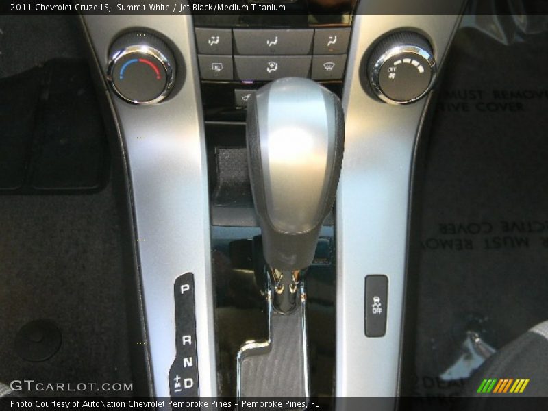 Summit White / Jet Black/Medium Titanium 2011 Chevrolet Cruze LS