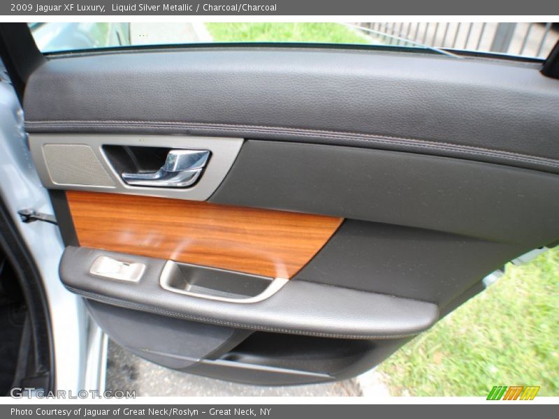 Liquid Silver Metallic / Charcoal/Charcoal 2009 Jaguar XF Luxury