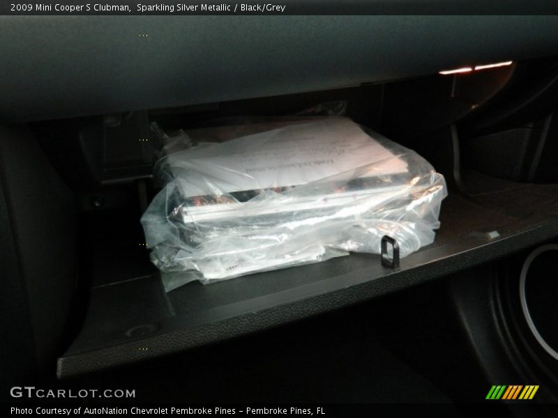 Sparkling Silver Metallic / Black/Grey 2009 Mini Cooper S Clubman
