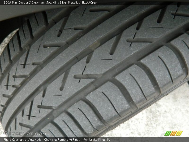 Sparkling Silver Metallic / Black/Grey 2009 Mini Cooper S Clubman