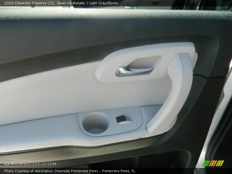 Silver Ice Metallic / Light Gray/Ebony 2009 Chevrolet Traverse LTZ