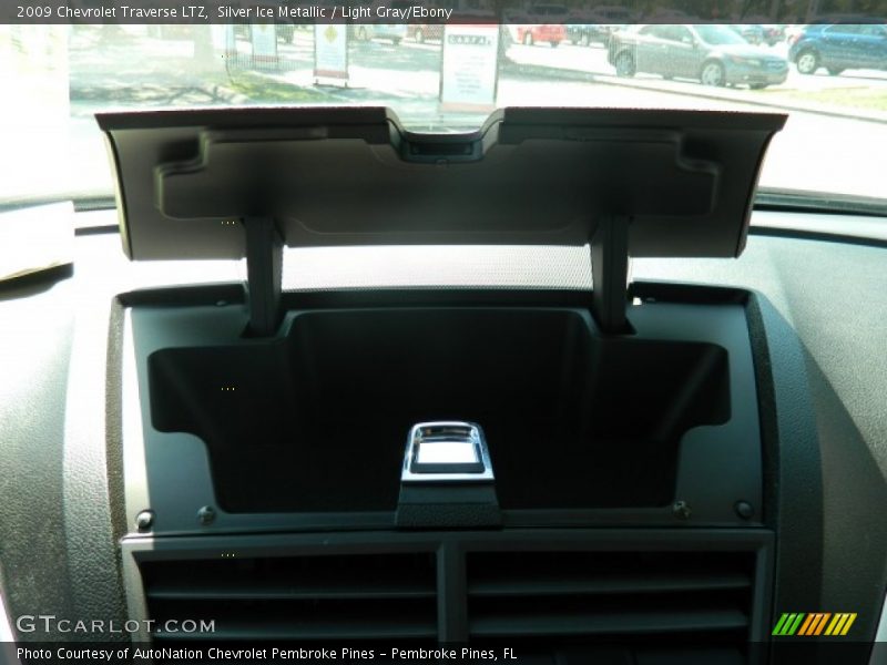 Silver Ice Metallic / Light Gray/Ebony 2009 Chevrolet Traverse LTZ