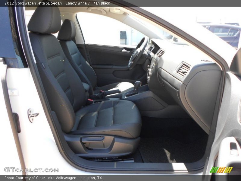 Candy White / Titan Black 2012 Volkswagen Jetta SE Sedan