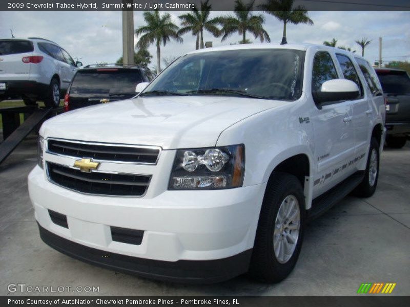 Front 3/4 View of 2009 Tahoe Hybrid