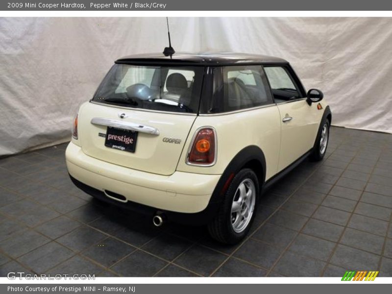 Pepper White / Black/Grey 2009 Mini Cooper Hardtop
