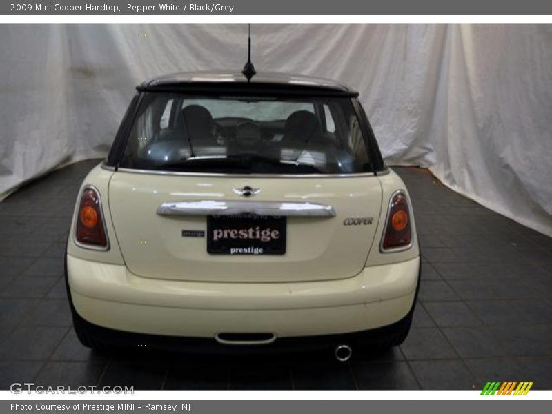 Pepper White / Black/Grey 2009 Mini Cooper Hardtop