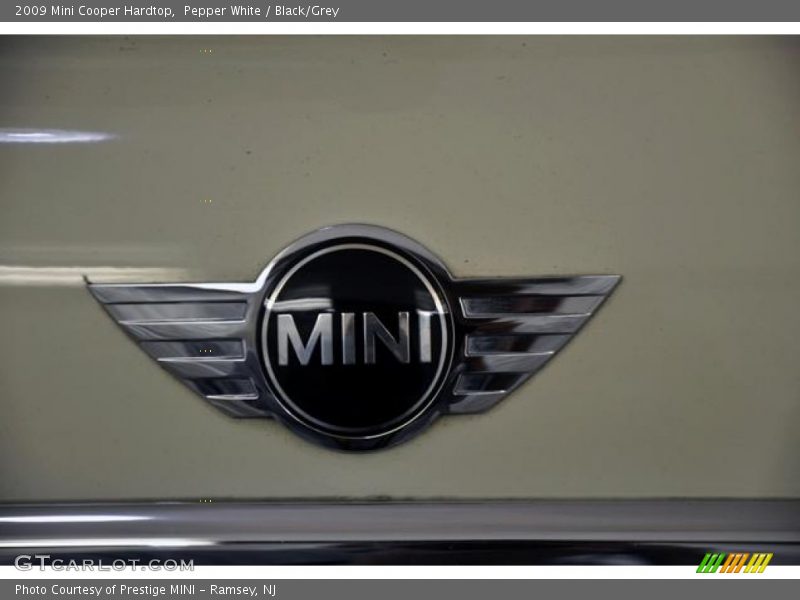 Pepper White / Black/Grey 2009 Mini Cooper Hardtop