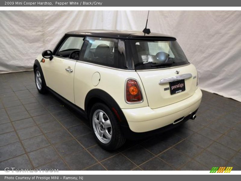 Pepper White / Black/Grey 2009 Mini Cooper Hardtop