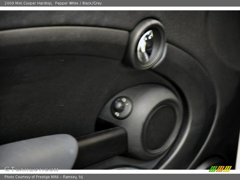 Pepper White / Black/Grey 2009 Mini Cooper Hardtop