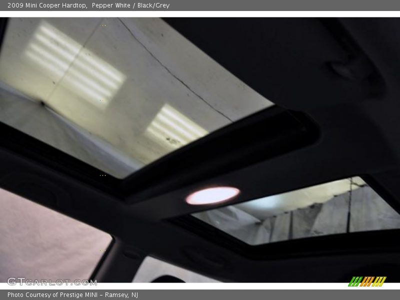 Pepper White / Black/Grey 2009 Mini Cooper Hardtop