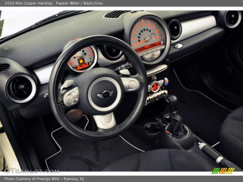 Pepper White / Black/Grey 2009 Mini Cooper Hardtop