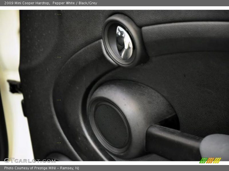 Pepper White / Black/Grey 2009 Mini Cooper Hardtop