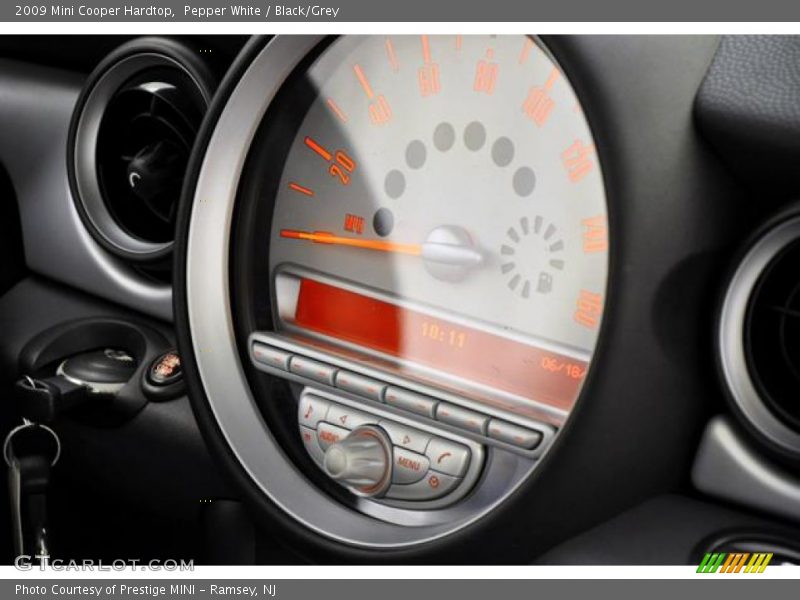 Pepper White / Black/Grey 2009 Mini Cooper Hardtop