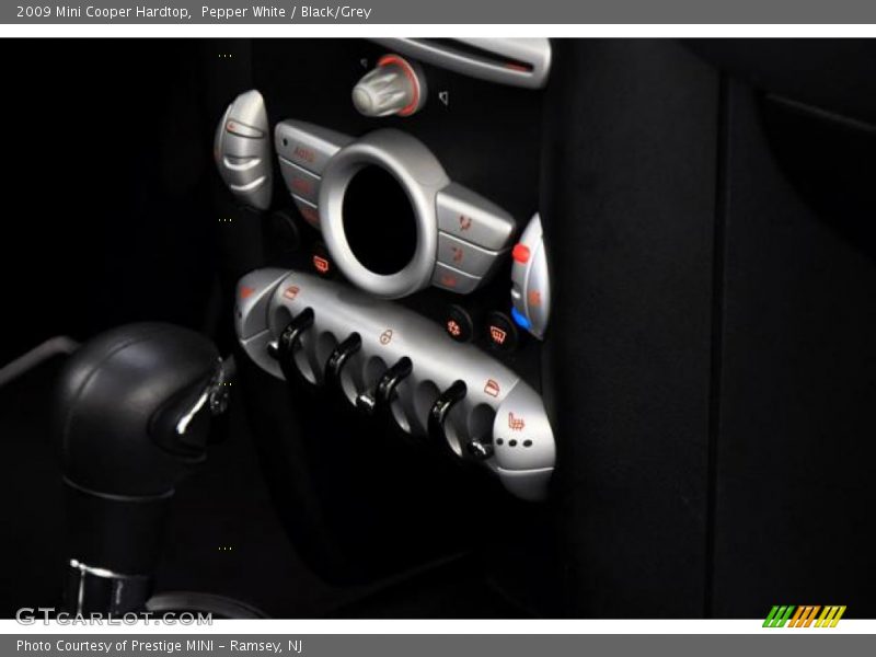 Pepper White / Black/Grey 2009 Mini Cooper Hardtop