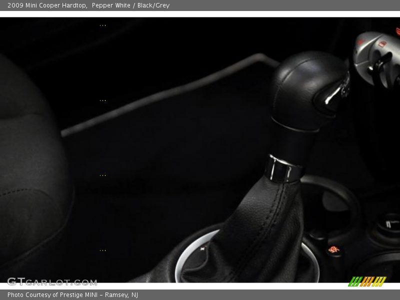 Pepper White / Black/Grey 2009 Mini Cooper Hardtop