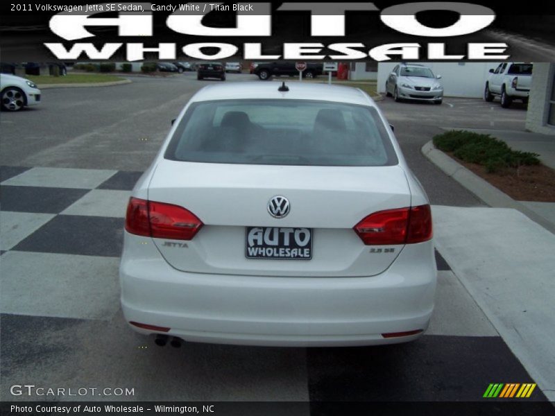 Candy White / Titan Black 2011 Volkswagen Jetta SE Sedan