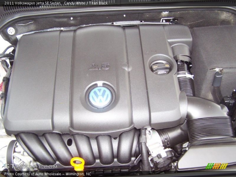 Candy White / Titan Black 2011 Volkswagen Jetta SE Sedan