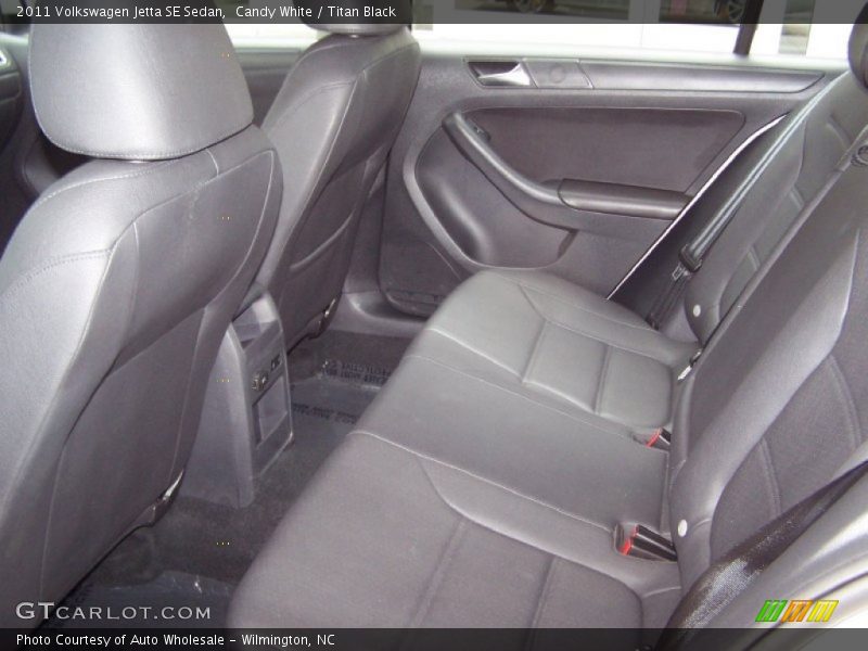 Candy White / Titan Black 2011 Volkswagen Jetta SE Sedan