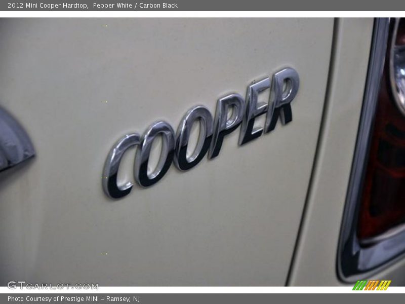 Pepper White / Carbon Black 2012 Mini Cooper Hardtop