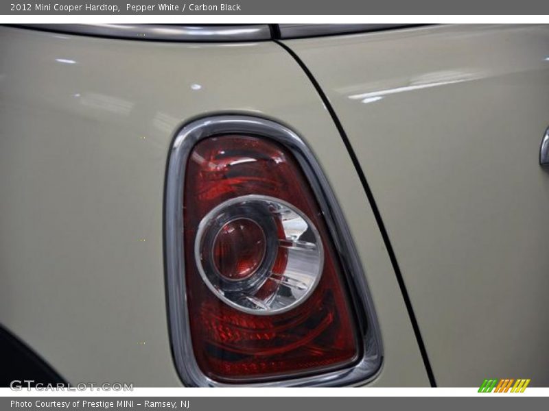 Pepper White / Carbon Black 2012 Mini Cooper Hardtop