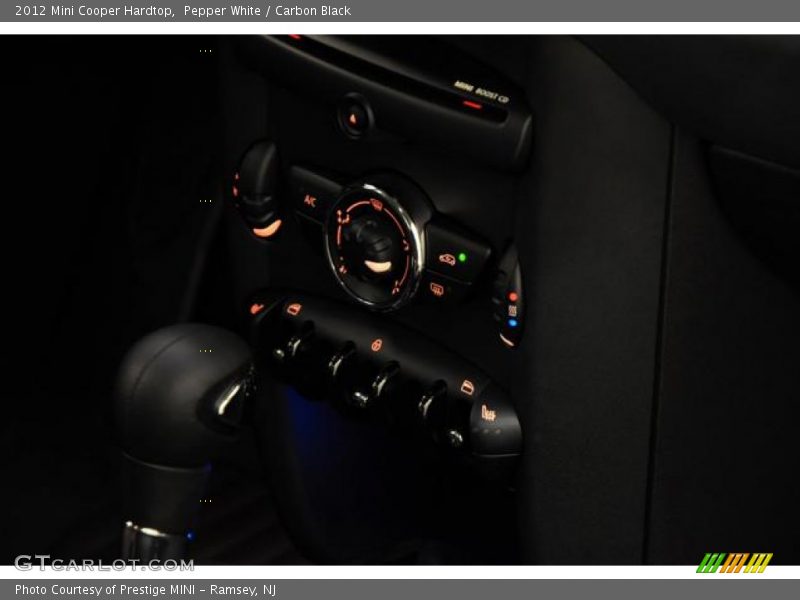 Pepper White / Carbon Black 2012 Mini Cooper Hardtop