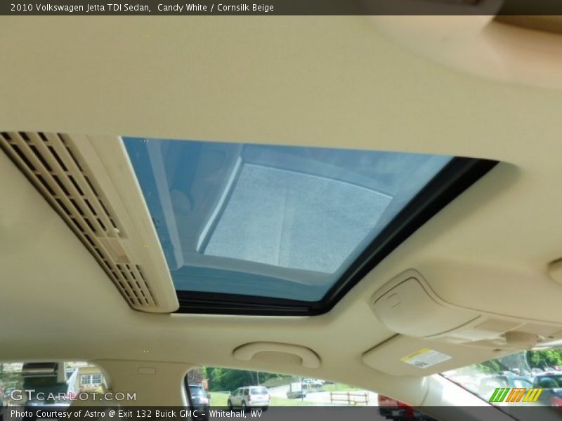 Candy White / Cornsilk Beige 2010 Volkswagen Jetta TDI Sedan