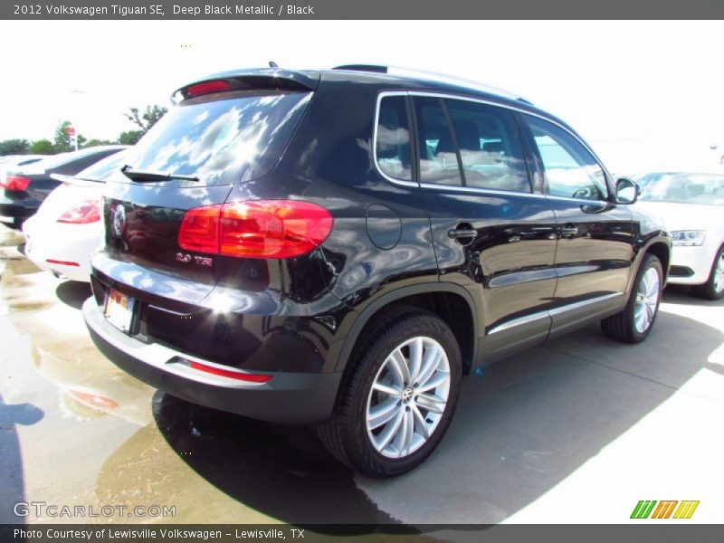 Deep Black Metallic / Black 2012 Volkswagen Tiguan SE