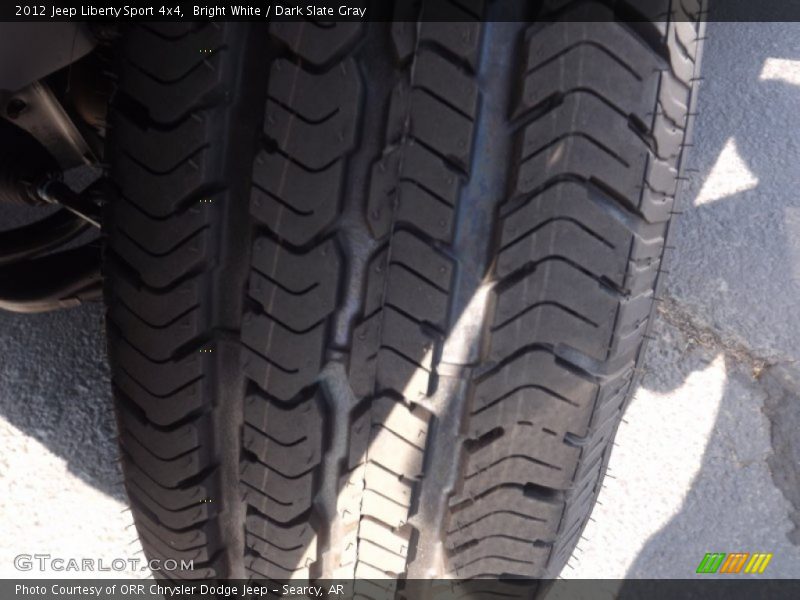 Bright White / Dark Slate Gray 2012 Jeep Liberty Sport 4x4