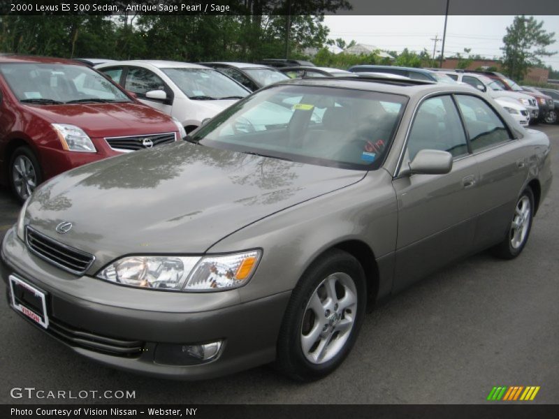 Front 3/4 View of 2000 ES 300 Sedan