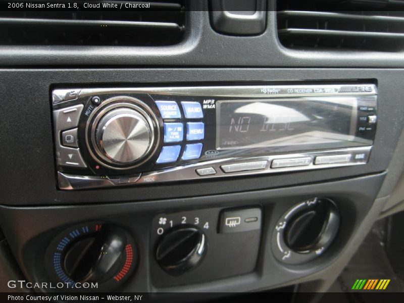 Cloud White / Charcoal 2006 Nissan Sentra 1.8