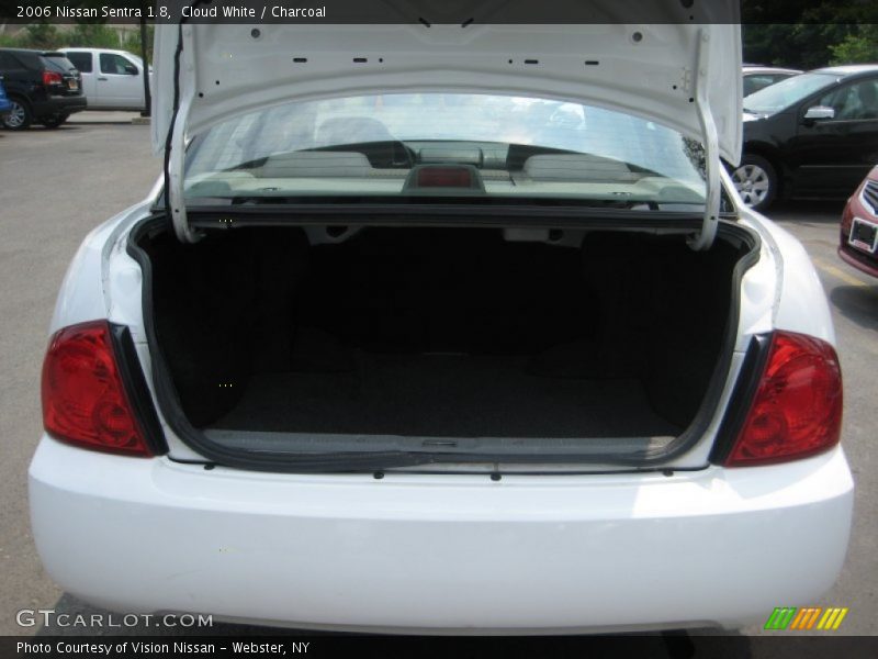 Cloud White / Charcoal 2006 Nissan Sentra 1.8