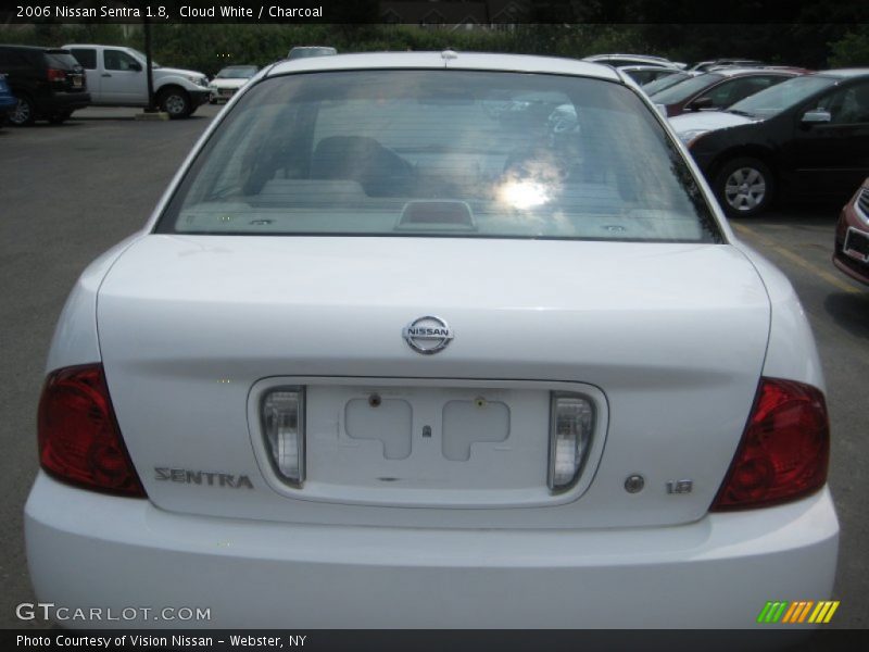 Cloud White / Charcoal 2006 Nissan Sentra 1.8