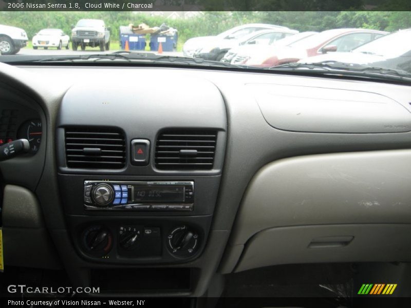 Cloud White / Charcoal 2006 Nissan Sentra 1.8